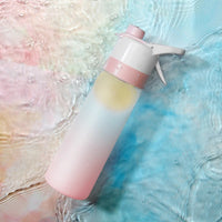 Bouteille d'eau pulvérisatrice